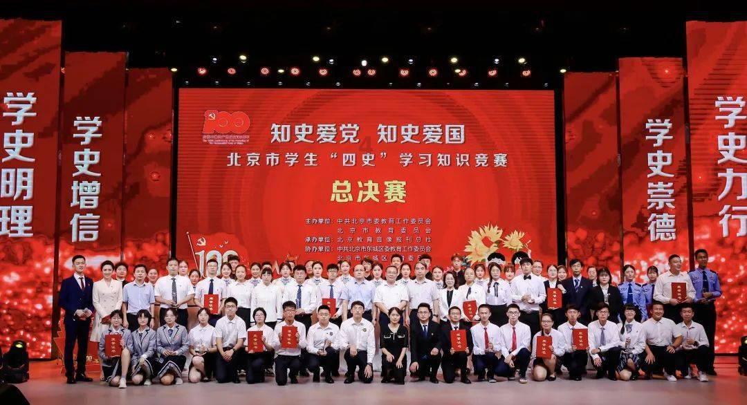 齐达内夫妇最新合影，已连续932天未执教